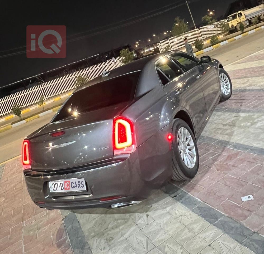 کرایسلەر 300